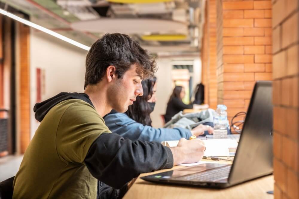 DAM Online | FP Desarrollo de Aplicaciones Multiplataforma Online