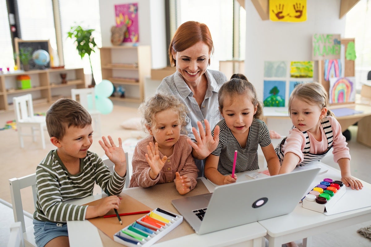 FP Superior en Educación Infantil Online | UAX