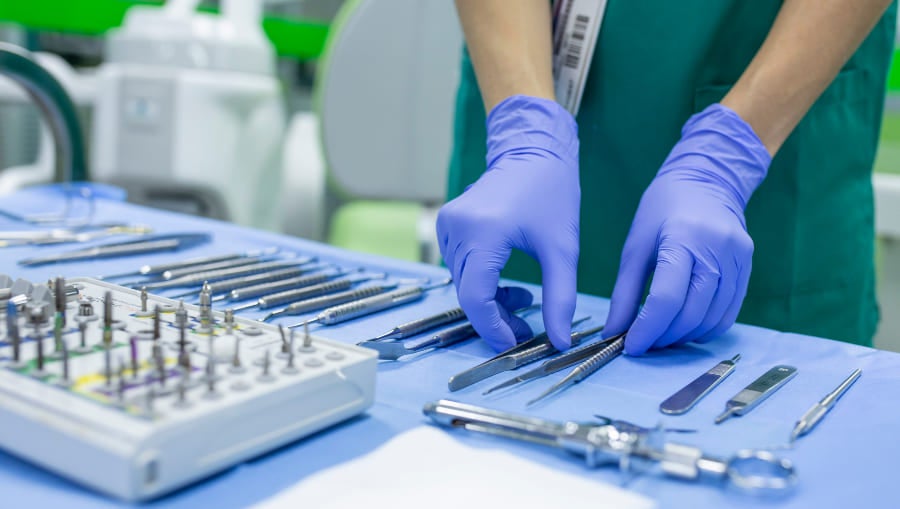 Máster Periodoncia, Cirugía Oral e Implantología en Madrid - UAX