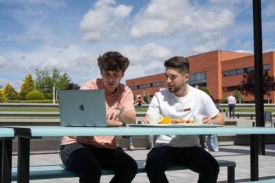 Higher Vocational Training in Marketing and Advertising in Madrid - UAX FP