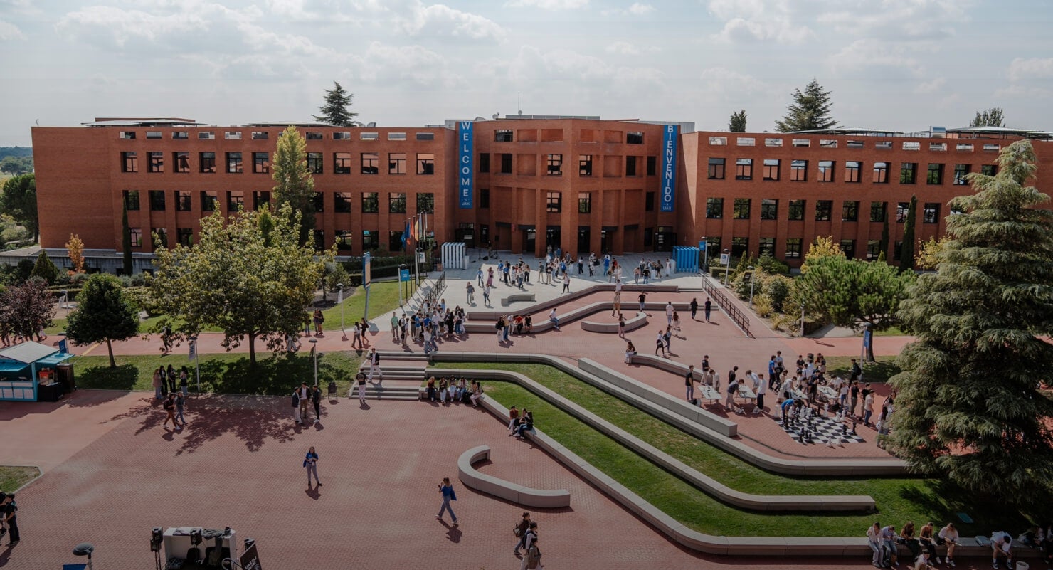Universidad_Alfonso_x_el_sabio_home