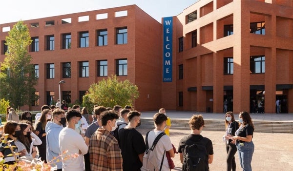 bienvenida a los estudiantes de primero de uax 2021