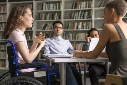 Mentions relatives à l'enseignement primaire en ligne | UAX