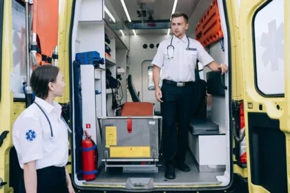 Online Master’s in A&E with Work Placement | UAX