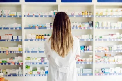 Il fait des études de pharmacie à Malaga
