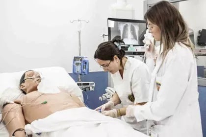 Master en gestion des soins infirmiers en ligne | UAX