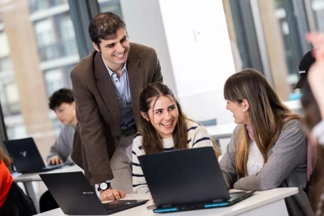 Double diplôme en gestion d'entreprise et en droit | UAX