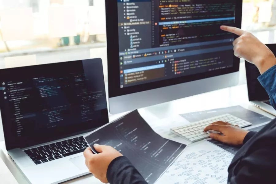 Formation professionnelle supérieure en ASIR en ligne | UAX