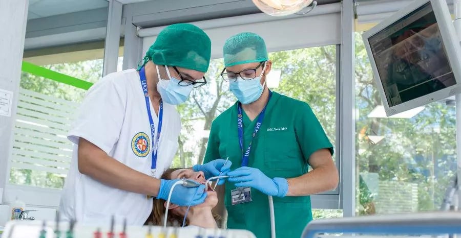 Master in Implantologia e Protesi su impianti | UAX